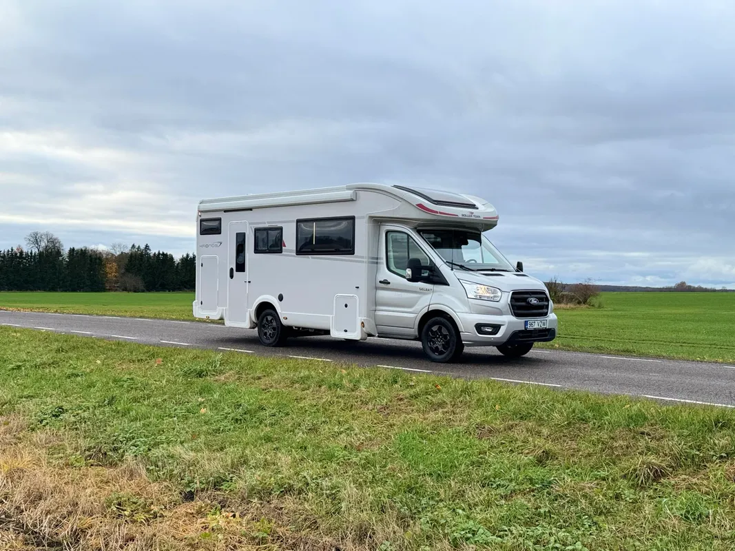 Large motorhome for up to 6 people — photo 4
