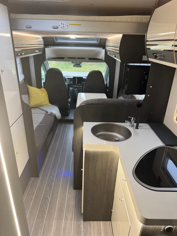 Large motorhome for up to 6 people — photo 5
