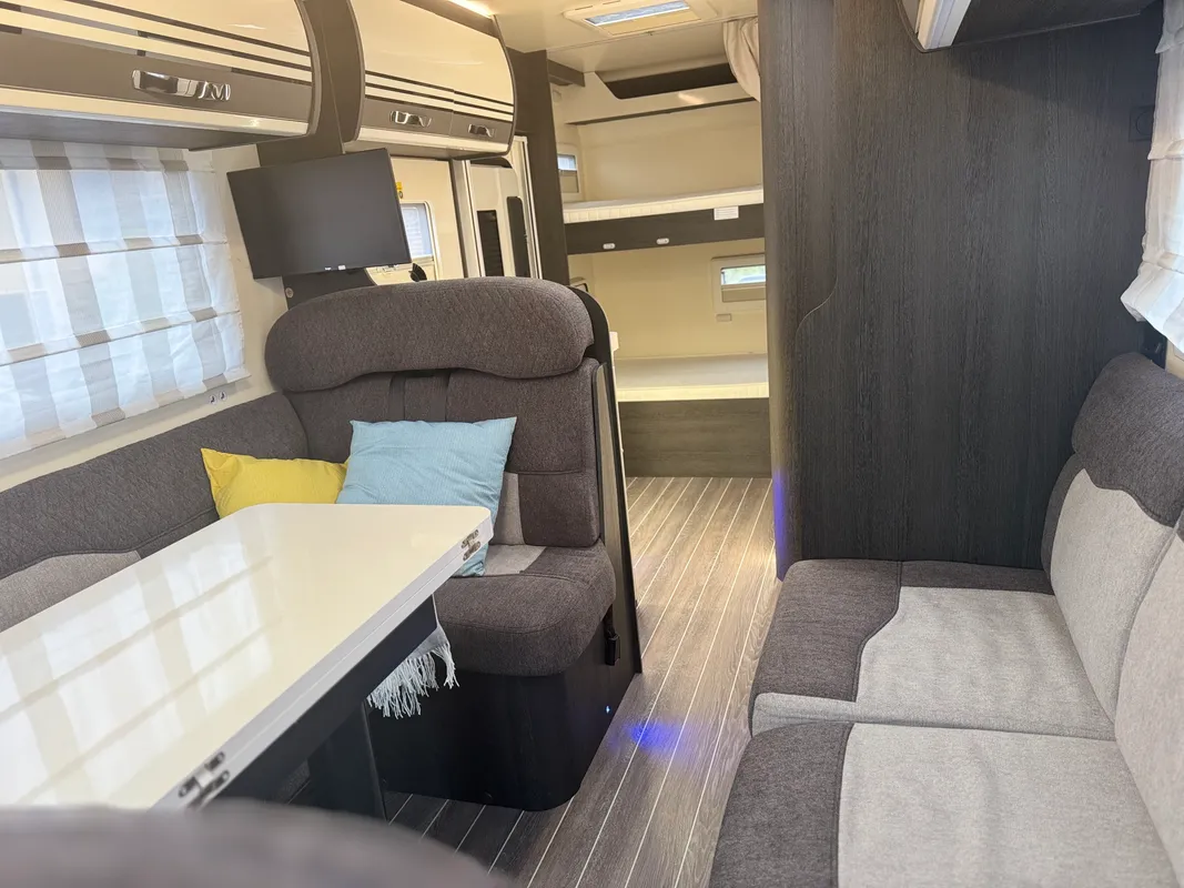 Large motorhome for up to 6 people — photo 7